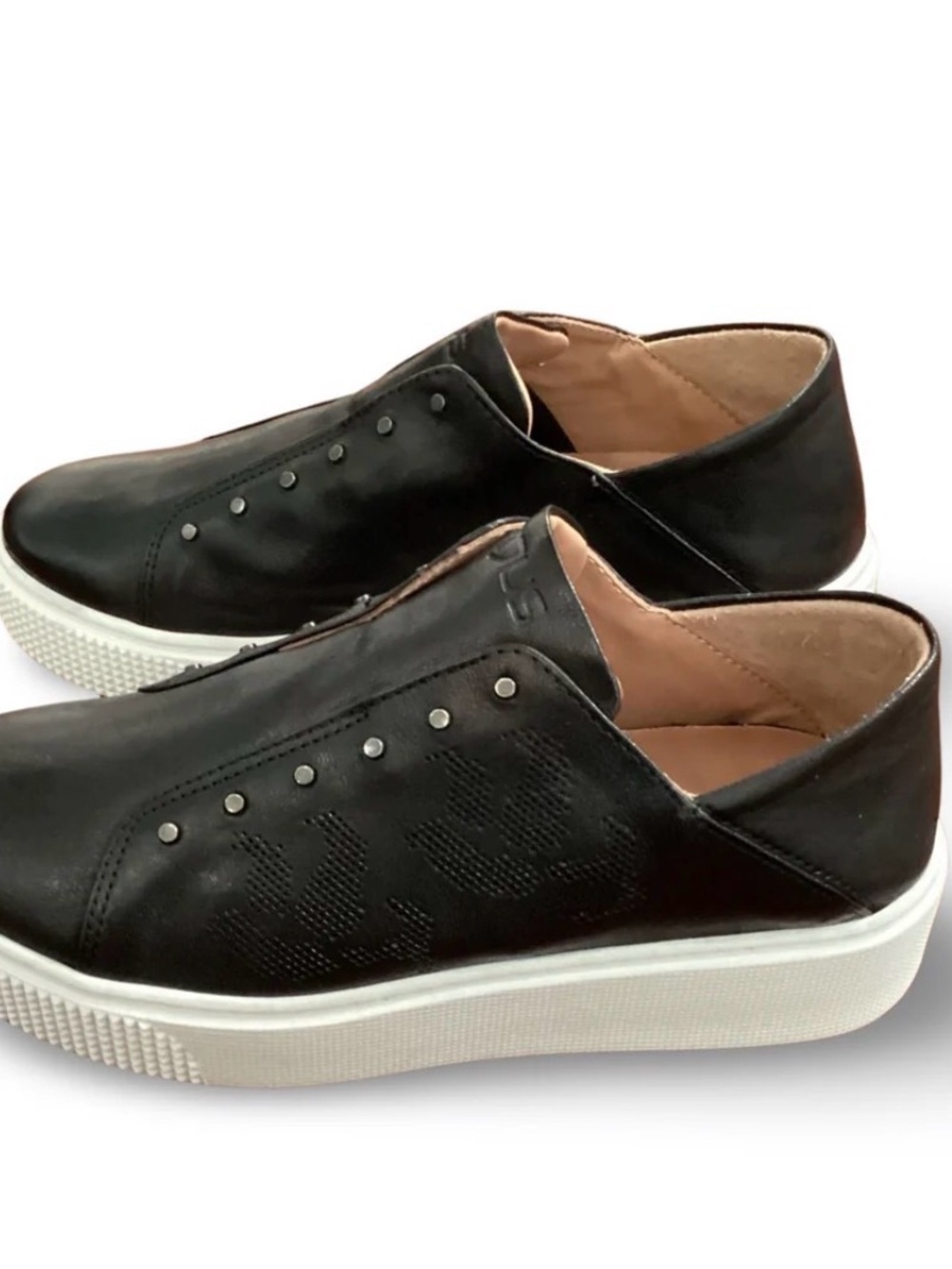 MJUS Zoe Women's Black Slip-On Leather Runners